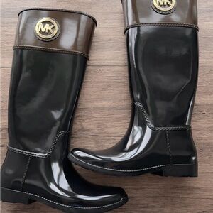 MICHAEL Michael Kors Black Patent Rain Boots with Brown Cuff and Gold Logo